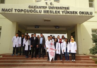 KİMYA TEKNOLOJİSİ ÖĞRENCİLERİNİN NACİ TOPÇUOĞLU MYO GEZİSİ