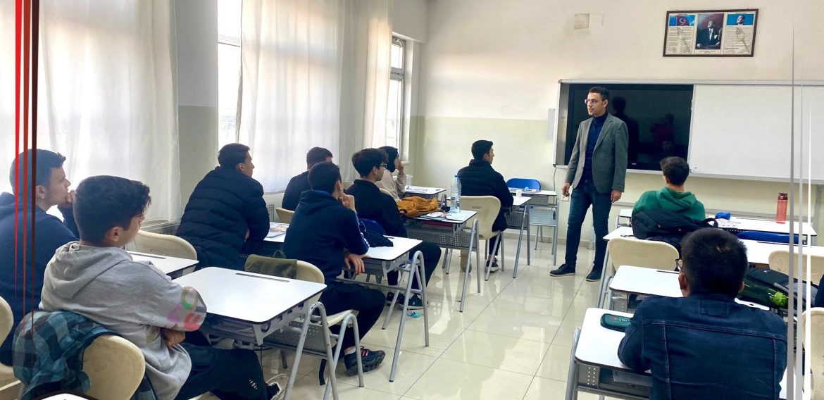Endüstriyel Otomasyon Teknolojileri Alanı Mezunumuz Mehmet ÇAKIR Öğrencilerimizle Söyleşi Programına Katıldı.